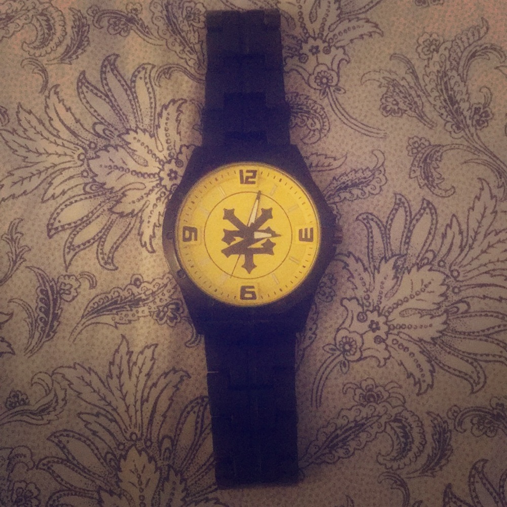 Zoo York black with yellow face watch